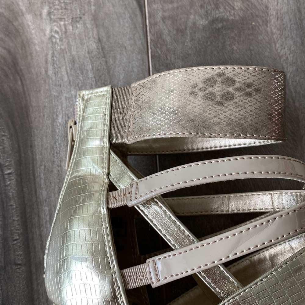 Women’s G by Guess zippered heels - Picture 4 of 12